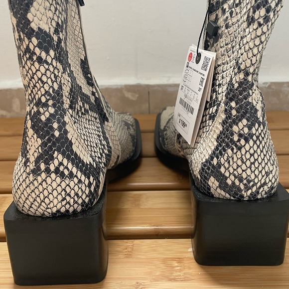 Brand new, never worn size 6.5 but fits like a 7. Pure leather. - Picture 3 of 6